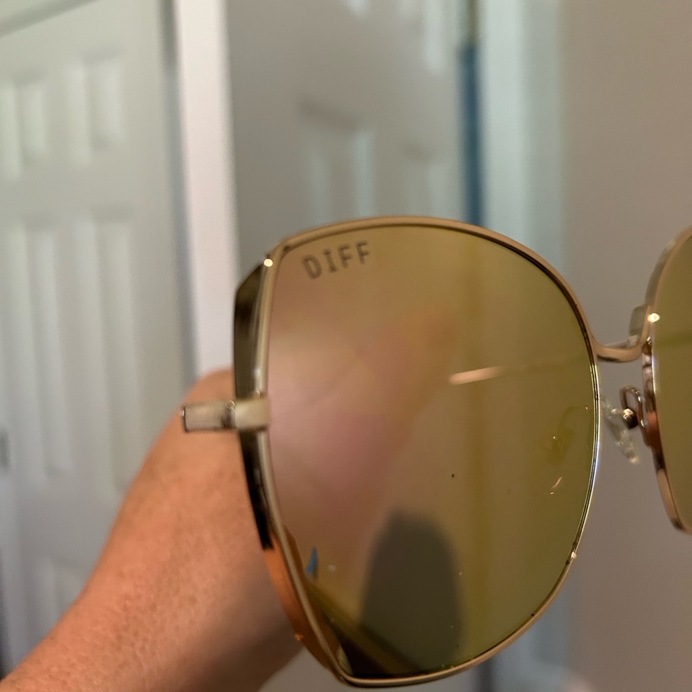 Donna - Diff Eyewear Gold Reflective Sunglasses - image 6